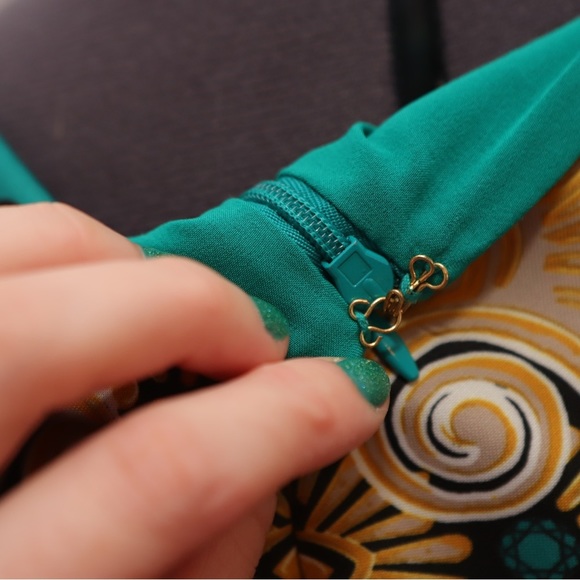 New York & Company Women's Stretch Sheath Dress Gold\Green | Small - Picture 11 of 16